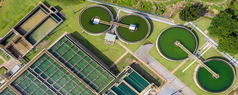 Blower and Vacuum Systems for Wastewater and Water Treatment by MD-Kinney. MD-Kinney is a leading provider of industrial vacuum systems (liquid ring, rotary vane, dry claw, dry screw vacuum pumps) throughout the Water and Wastewater Industries.